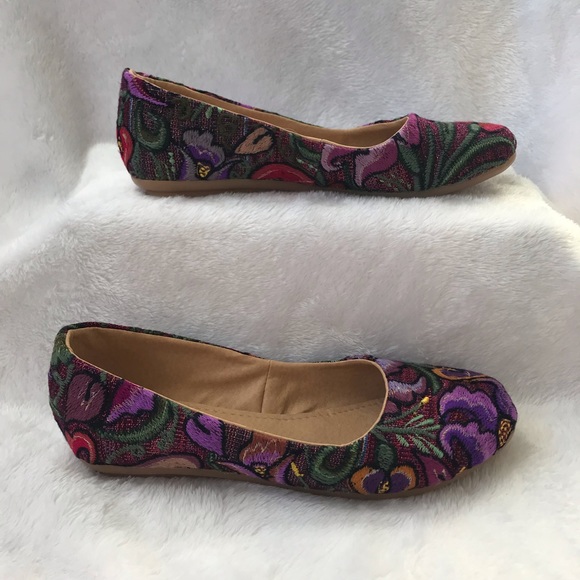 NWOT Embroidered Flats, Size 7.5 - Picture 4 of 15